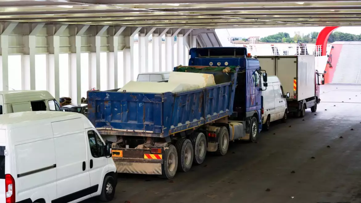 Load Distribution and Braking: How Cargo Placement Can Affect Vehicle Control