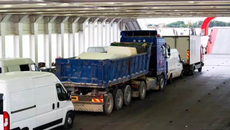 Load Distribution and Braking: How Cargo Placement Can Affect Vehicle Control