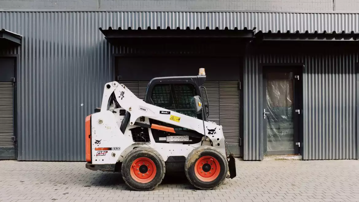 Skid Steer Loader Blind Spots: How Operators and Workers Can Stay Safe