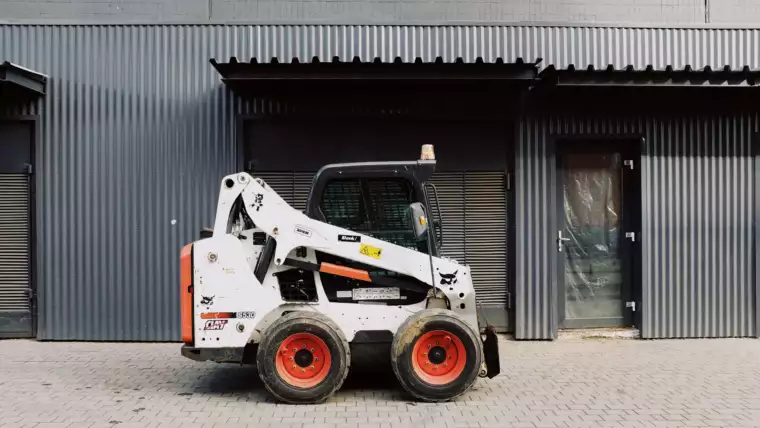 Skid Steer Loader Blind Spots: How Operators and Workers Can Stay Safe